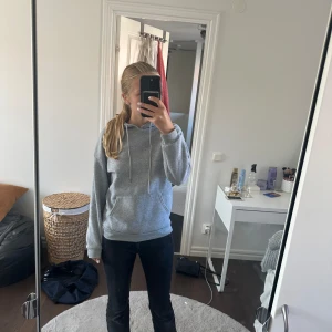 Hoddie - Hoddie i storlek xs.