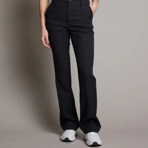 Kostymbyxor🎀 - Säljer mina super snygga kostymbyxor från bikbok, då dem är lite små för mig. Dem ser som nya ut och pris kan diskuteras🎀