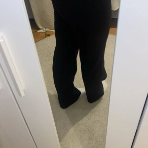 Madlady kostymbyxor  - Kostymbyxor från madlady, säljer eftersom jag har gått upp i vikt. Dom är som helt nya