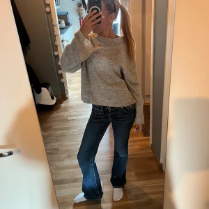 Lågmidjade bootcut jeans 💘 - Lågmidjade bootcut jeans!💘 passar perfekt på hösten, inga tecken på andvändning