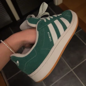 Adidas campus - Adidas campus i grönt. Använda men i bra skick. Skriv för fler bilder.