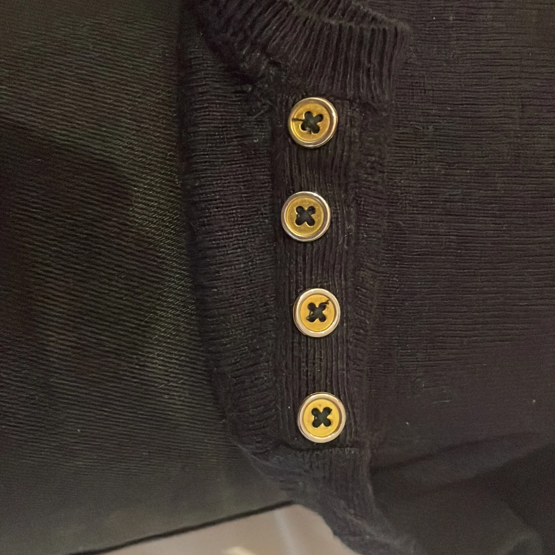 Mörk blå tröja med knappar från H&M - 4