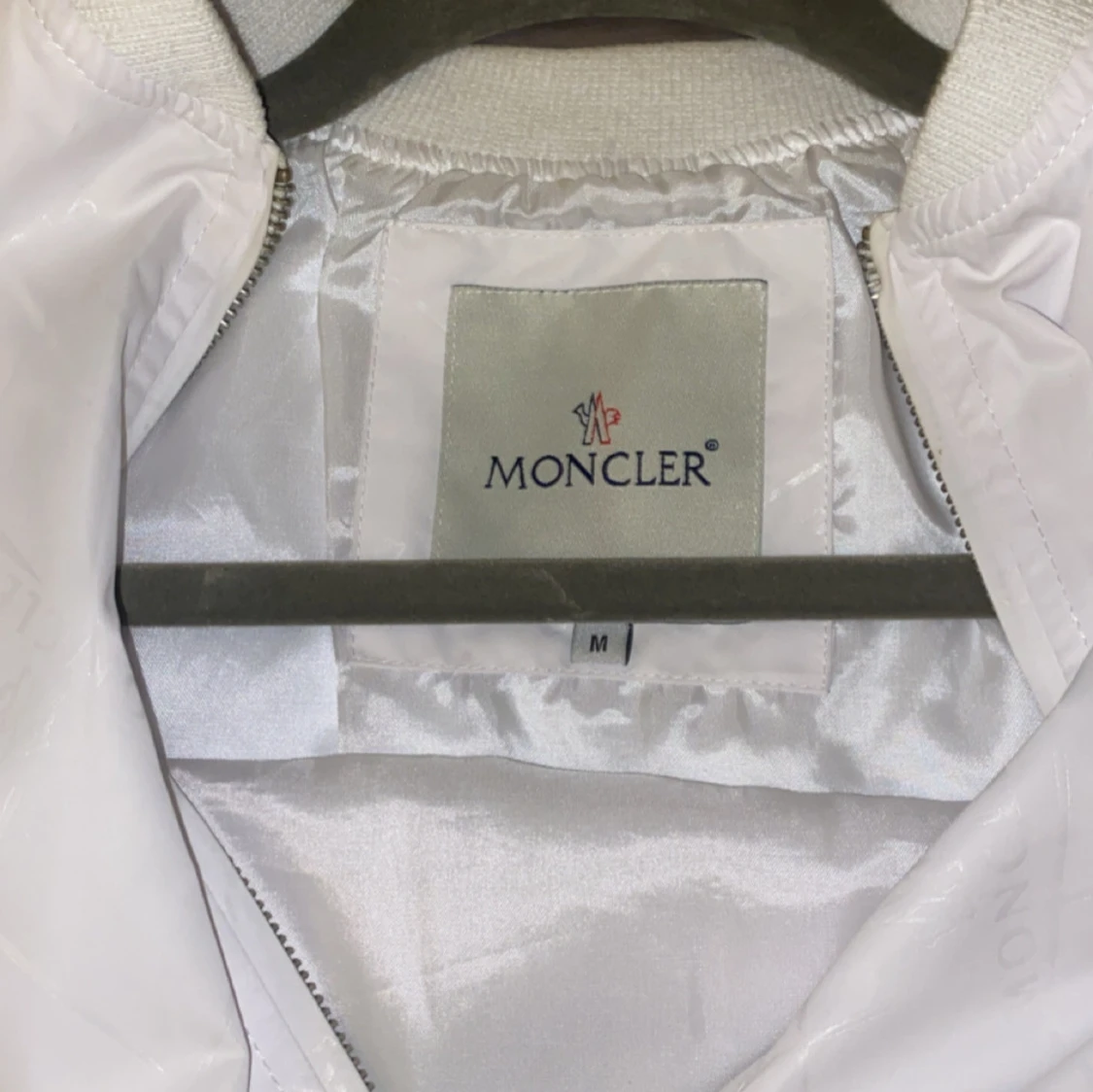 Vit bomberjacka från Moncler - 1