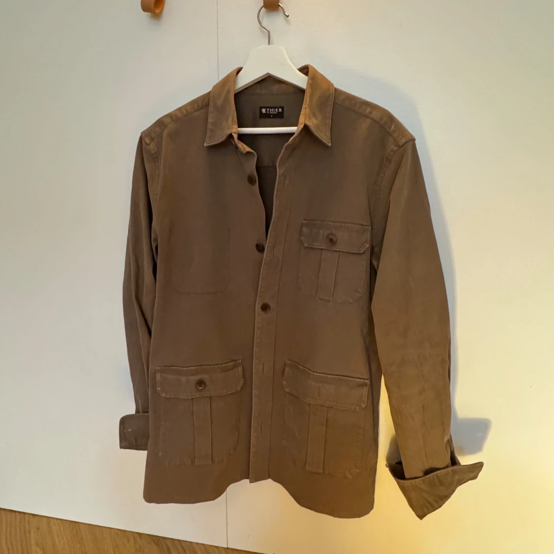 Beige overshirt från Tiger of Sweden - 90