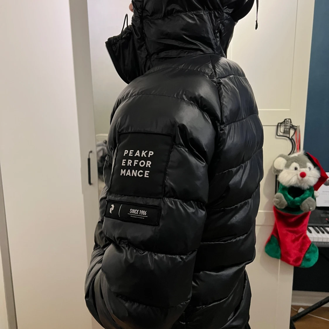 Svart dunjacka från Peak Performance - 90