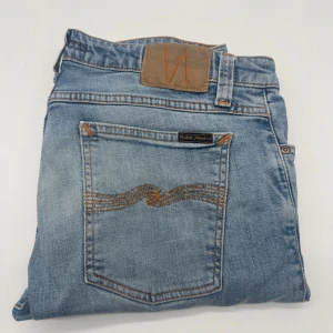 NUDIE JEANS  - - Nudie jeans modell: Skinny Lin - Storlek W33/L32 - Nypris runt 1600kr - Kontakta för fler frågor eller funderingar // Deluxecloset