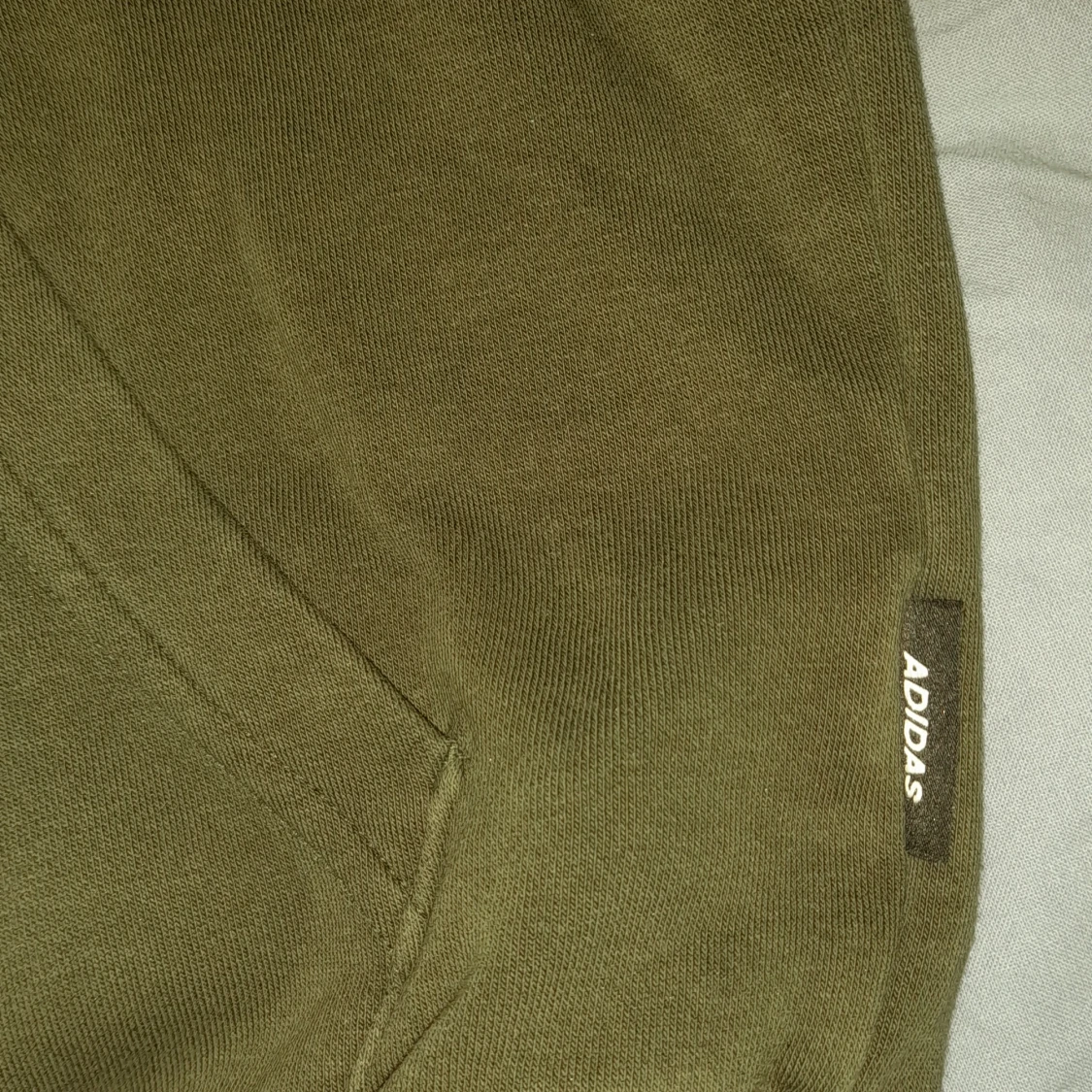 Olivgrön hoodie från Adidas - 90
