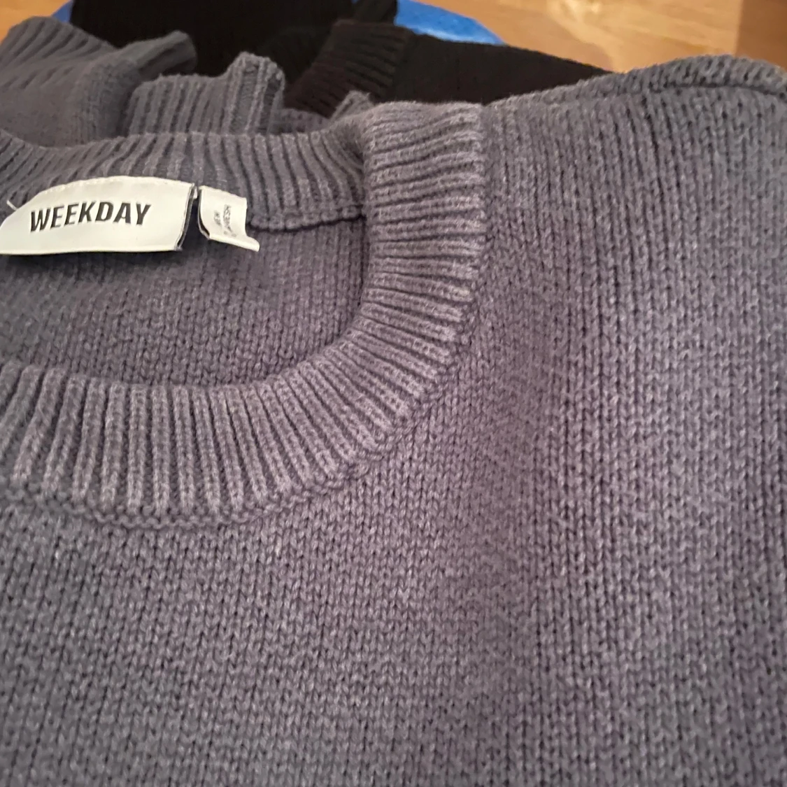 Svart och blå oversized stickad tröja från Weekday - 92