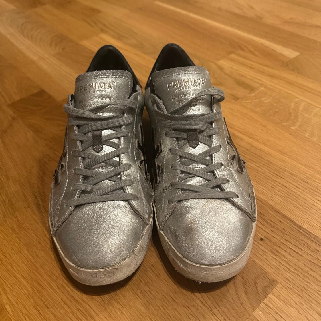 Silvriga sneakers från Premiata - 93