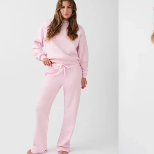 Mjukisbyxor gina - Ja säljer mina rosa mjukisbyxor ifrån gina i strlk xxs för då jag aldrig använt dom  är helt nya skriv gärna om d några frågor❤️