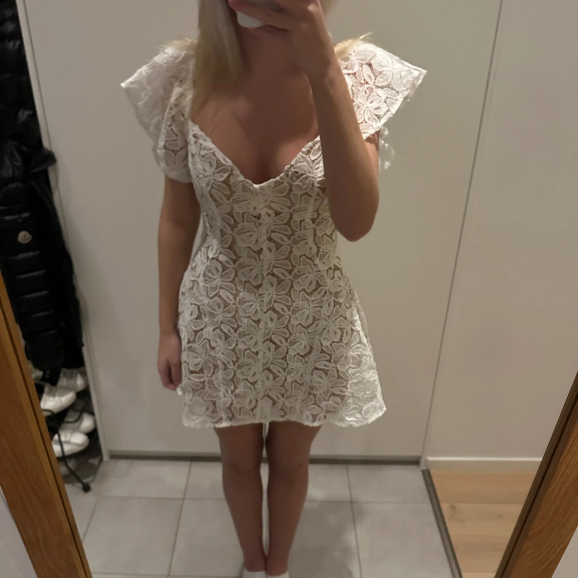 Vit spetsklänning från Miss Rosier - 3