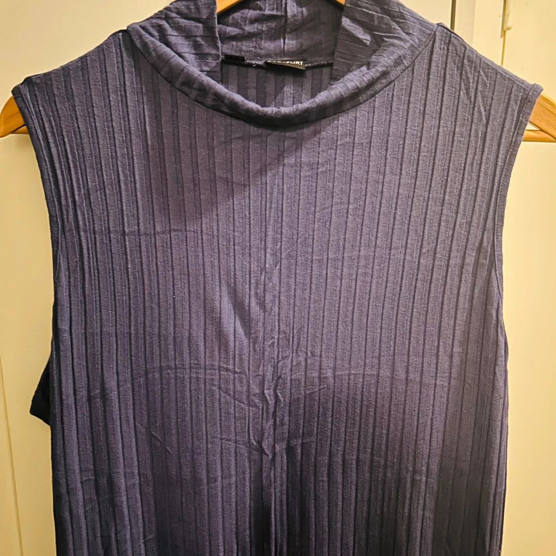 Mörkblå ärmlös klänning från Bodyflirt - 90