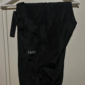 Cargopants loose - Knappt använda pga storleken