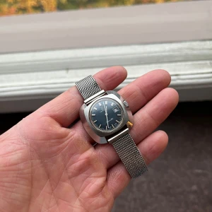 Certina new art- damklocka - Säljer en Certina new art, 28mm från 1971 i topp skick! Klockan är ett manuellt ur med original visare och en fungerande datum växlare. Klockan tickar felfritt, perfekt gåva!