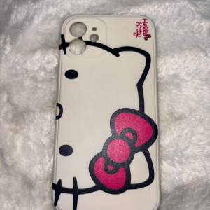 Jätte fint hello Kitty skal iPhone 12, säljer så jag fått ny mobil💕 