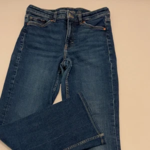 Blåa jeans - Fina blåa jeans