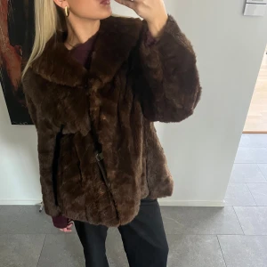 Pälsjacka - Vintage pälsjacka, brun, näst intill oanvänd 