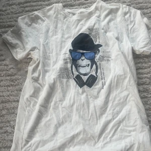 T-shirt - En snygg T-shirt med väldigt skönt material!