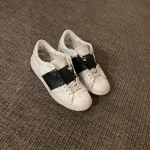 Valentino Open - Valentino Opens storlek 42 men passar 43, skick 5/10  Mvh, VL closet