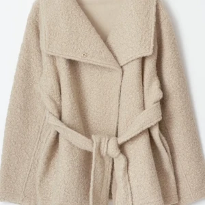 Kappa från Gina  - Köptes tidigare i veckan och har använts en gång💗Ny pris är 600 säljer för 450💗hör av er om ni vill ha fler bilder!