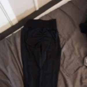 Tränings byxa  - Dom siter bra 