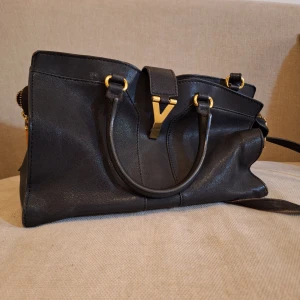 Yves saint laurent - Gammal trendig läder väska från Yves Saint Laurent. Inga defekter. 