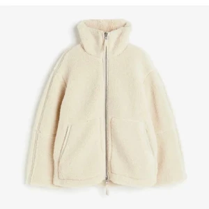 HM Teddy jacka - Säljer den populära hm jackan❤️skriv för fler bilder 