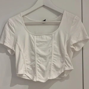crop top - crop top i stl S i mkt fint skick från Shein