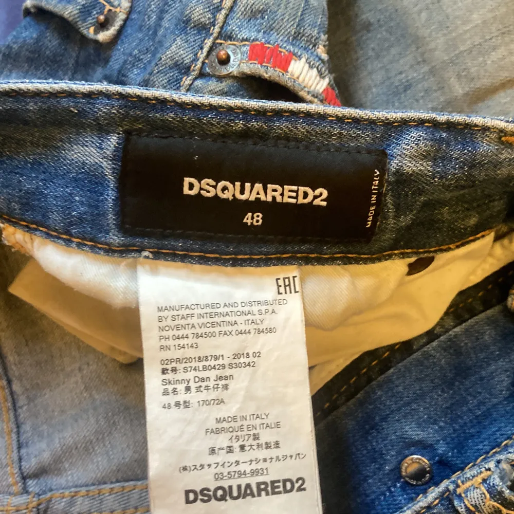 Säljer ett par äkta dsquared jeans för att jag inte använder längre. Kan träffas upp i malmö. Jeans & Byxor.