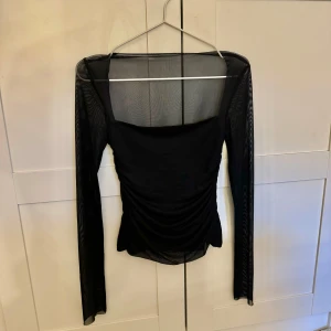 Mesh topp - Svart mesh topp från Gina i strl S!! Aldrig använd!! (nypris 299kr)
