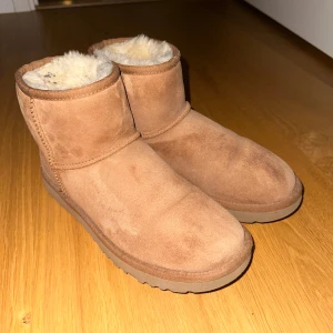Uggs - Säljer mina Uggs från förra vintern då jag köpt nya. Fint skick och impregnerade. Storlek 38