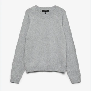 Tröja - Grå tröja från Vero Moda då den bara legat i min garderob ett tag nu. Noppig men annars i mycket bra skick.