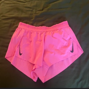 Nike aeroswift dri-fit shorts - Knappt använda, passar mer s än m
