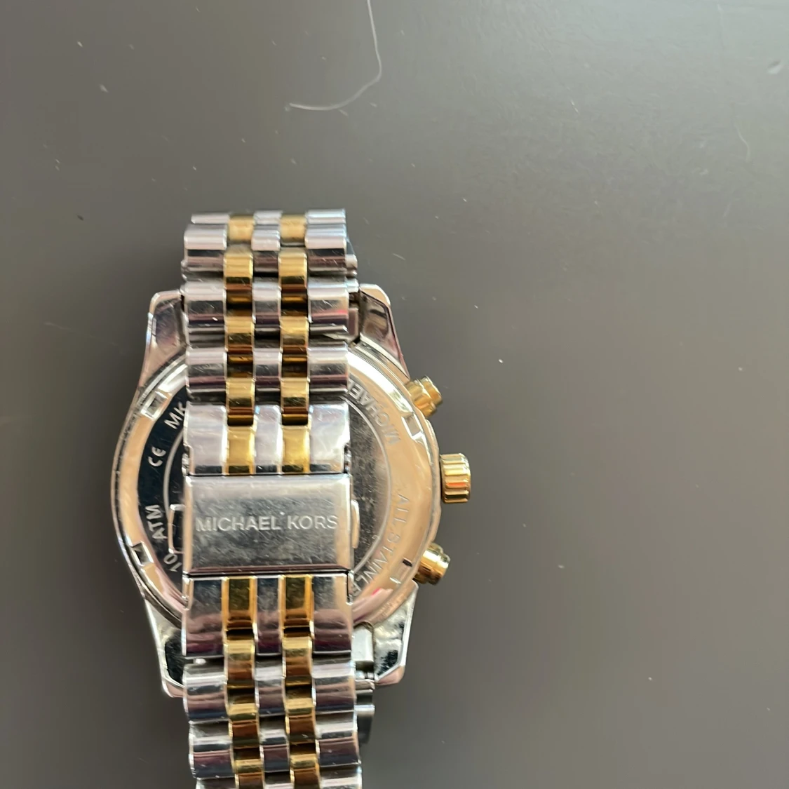 Tvåfärgad klocka från Michael Kors - 4