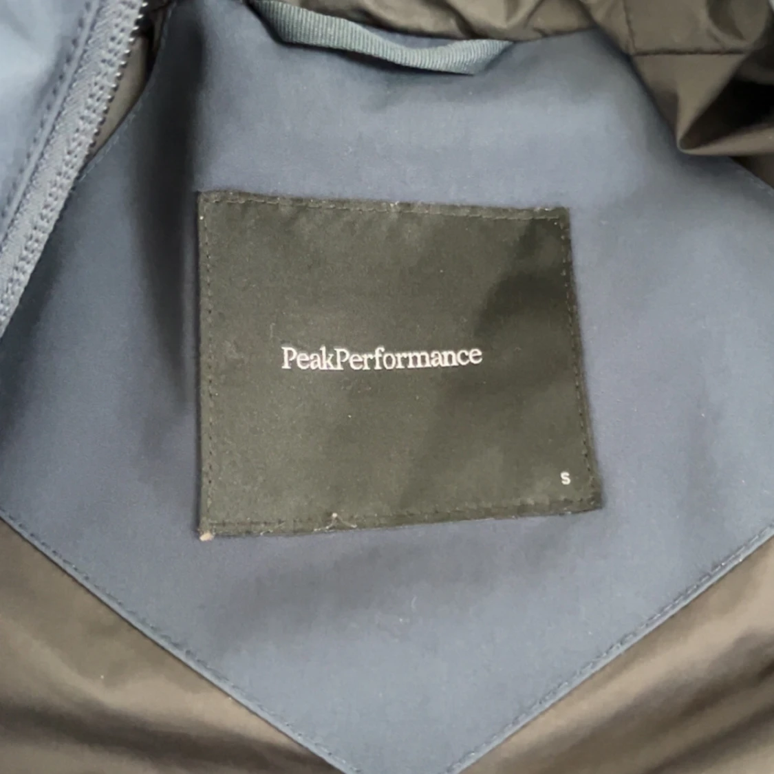 Mörkblå dunjacka från Peak Performance - 3