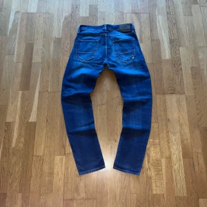 Jack & Jones slim/Glenn jeans - Snygga blå jeans från Jack & Jones med en slim fit passform | Nypris 1000 | Mycket bra skick | Hör av er vid minsta fundering 🤗