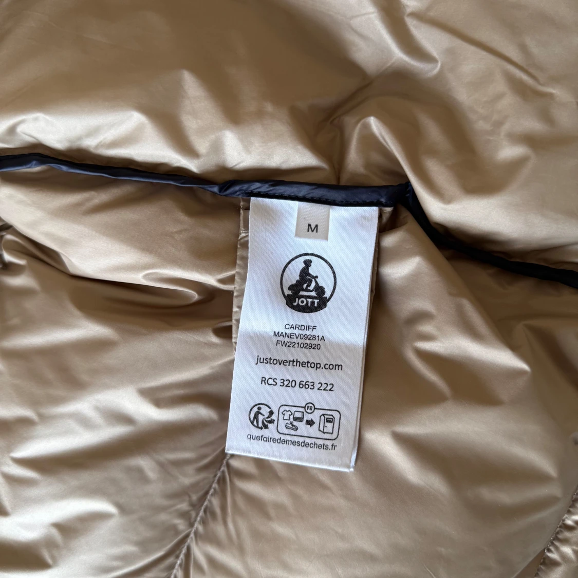 Beige vinterjacka från JOTT - 3