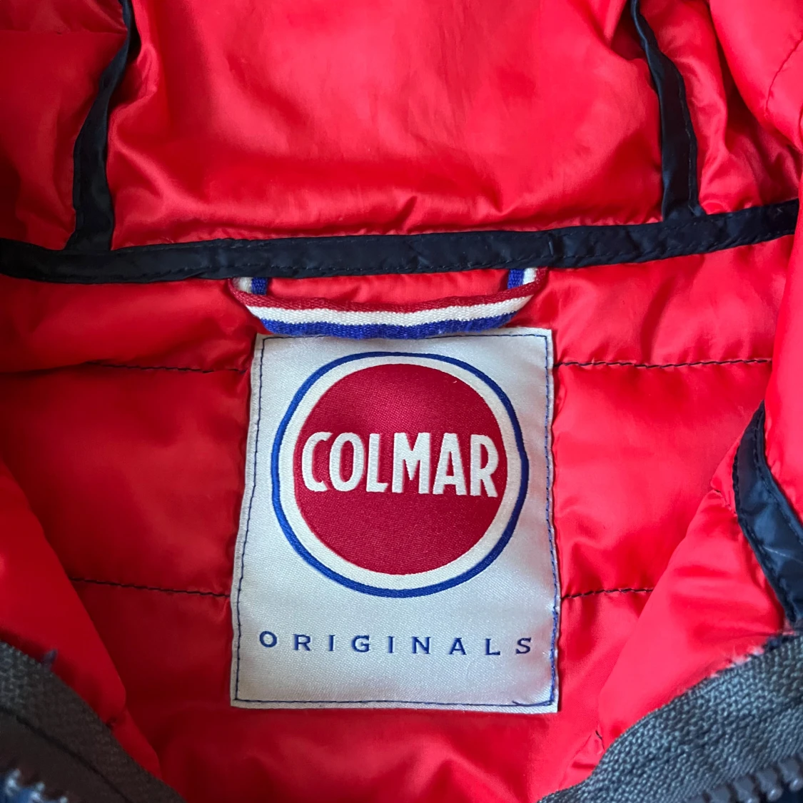 Mörkblå pufferjacka från Colmar - 3