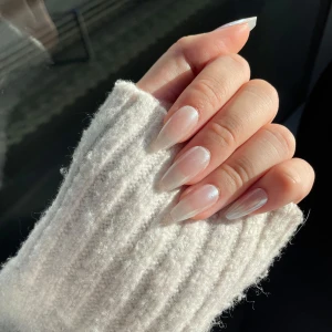 Pearl nails - Finns i storlekarna S-L, alla naglar kommer med sticky tabs <3