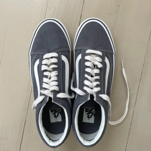 Grå Vans  - Storlek 40. Aldrig använda. 