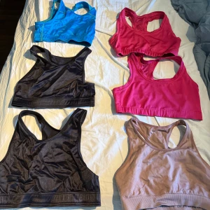 Olika sport bhs - Säljer mina 6 sport bh’s. Gärna alla tillsammans för 60kr men går även att köpa 1 och 1 men skriv gärna då till mig då annonsen är för alla 6! Vissa är bättre skick men alla är hela.