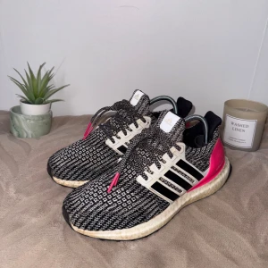 Adidas Ultra Boost 4.0 - Adidas Ultra Boost 4.0 - White/Black/Pink  Size: 38 Condition: Very good  All defects are Always shown in the pictures if there are any!! Questions? Feel free to ask!  Checkout my account for more shoes, you might find a gem you size‼️