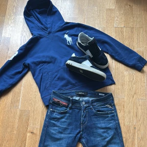 Ralph lauren big pony hoodie - Säljer en sjukt eftertraktad Ralph lauren big pony hoodie . Storleken är 14-16 men passar upp till S. Pris- 699kr. Skick 10/10 Inga defekter. 