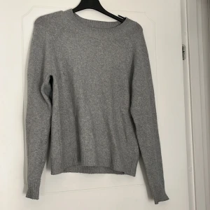 Grå tröja från Vero Moda - Säljer  grå tröja från Vero Moda i xs använd några gånger men ändå bra skick