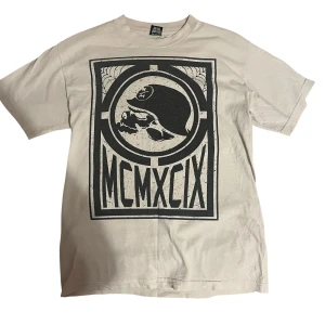 Metal mulisha tisha - Fett drainig metal mulisha tee 💯🔥Står ingen storlek men passar typ som S-M 🙏