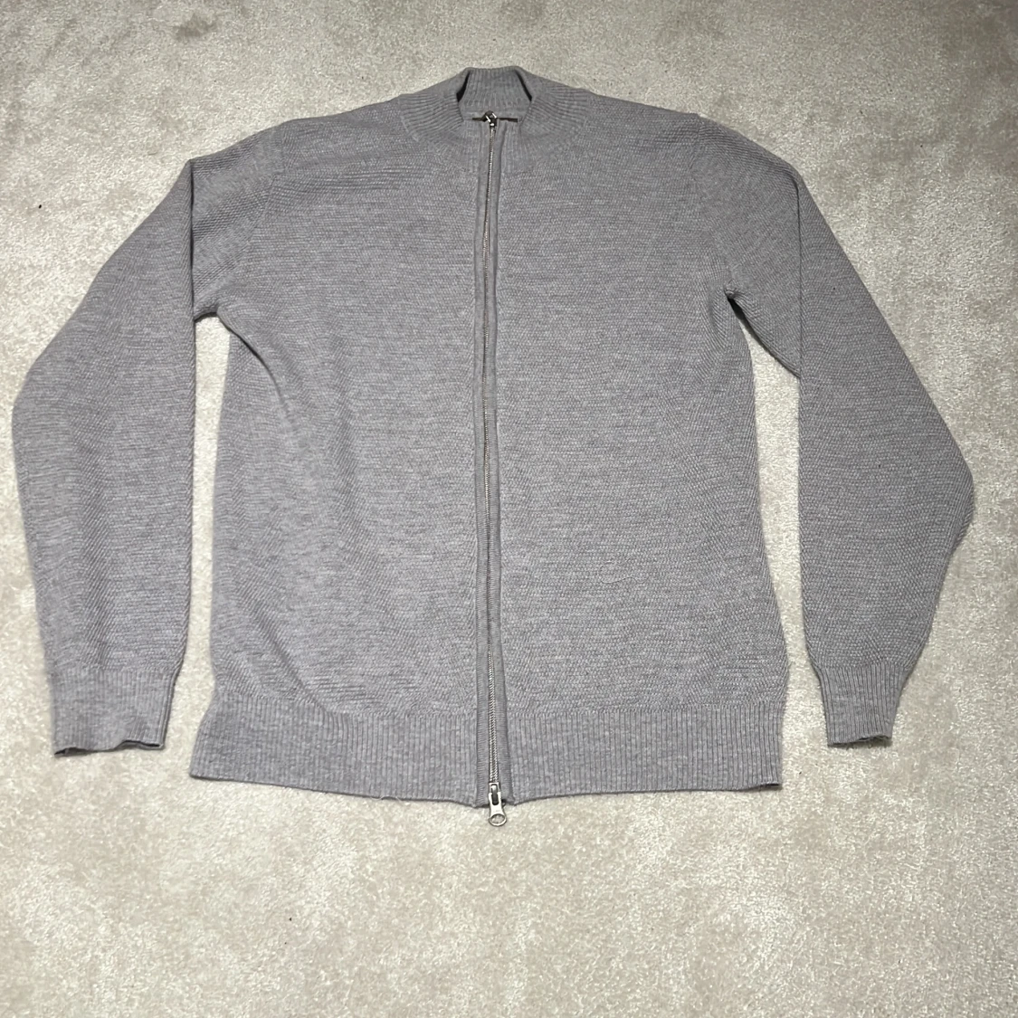 Grå kofta med dragkedja - 90