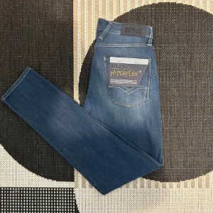 Replay Jeans - Säljer ett par jeans från Replay Hyperflex | Skick 9,5/10 | Inprincip nya, alla lappar är bara bort plockade | W29 L32 | Pris 649kr | Hör av dig vid minsta fundering