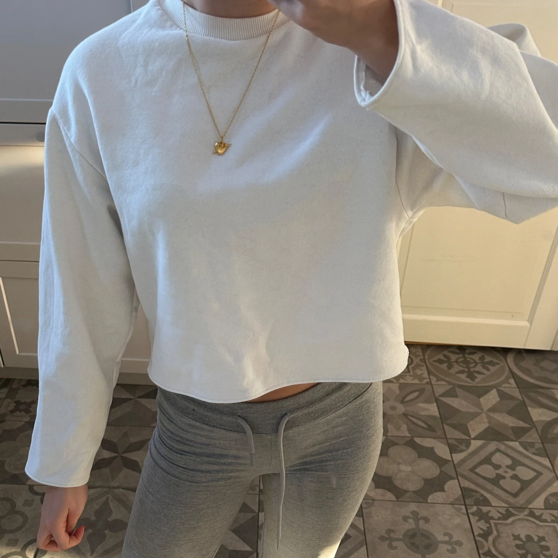 Vit croppad tröja från Gina tricot - 90