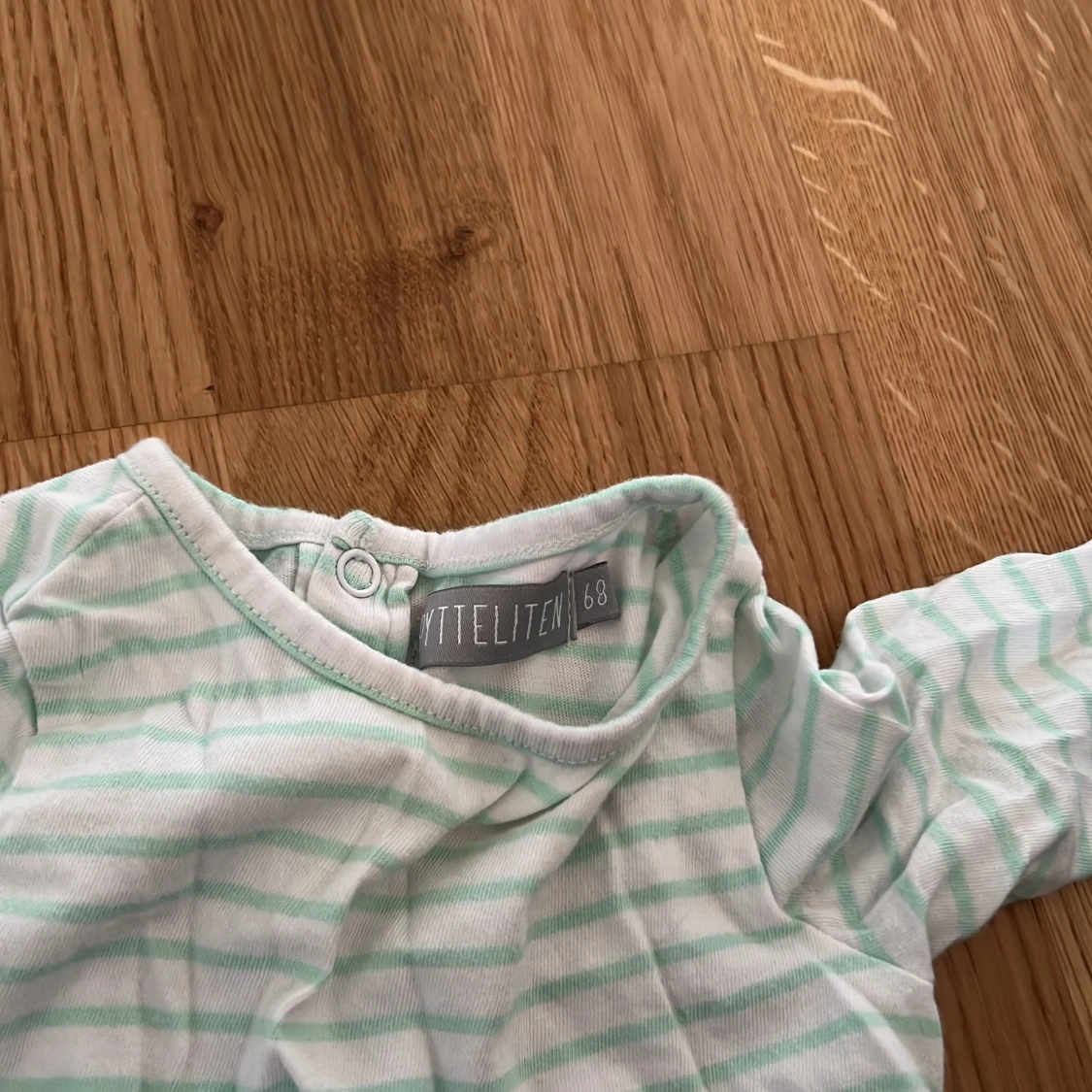 Randig långärmad topp med kaninmotiv - 90