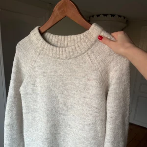 Beige stickad tröja - Mysig stickad tröja från Cubus i storlek xs, den har inga defekter💕